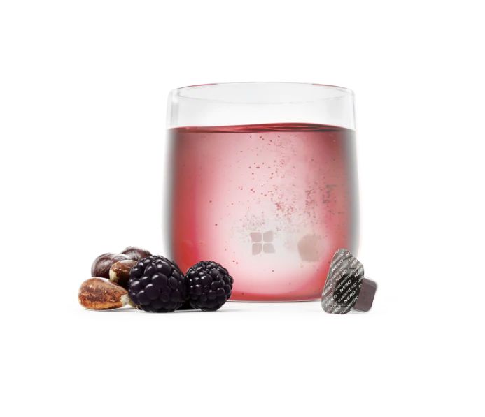 microdrink nero energiát adó víz ízesítő üvegpohárban